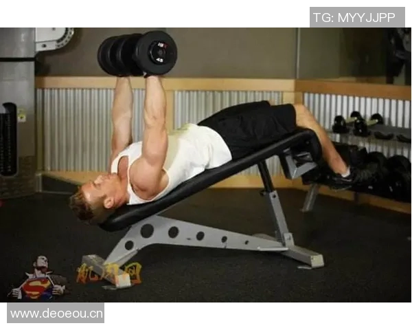 用什么健身器材练胸肌最有效方法全揭秘